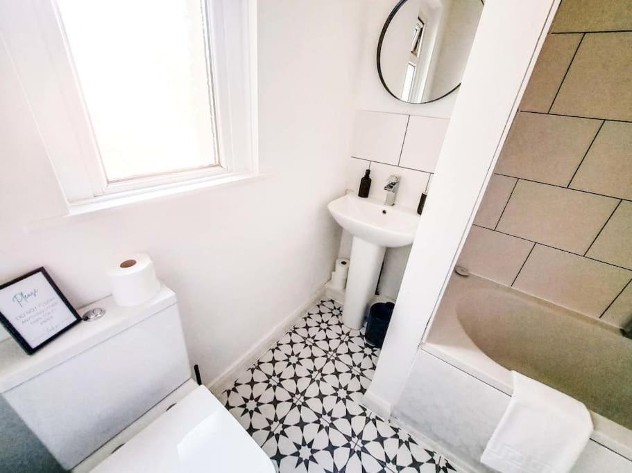 3 Bed Flat Near To Cardiff And Cardiff Bay Apartment Екстериор снимка