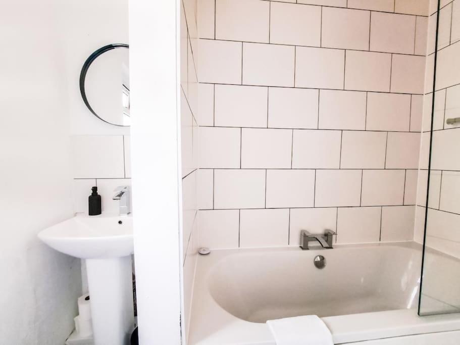 3 Bed Flat Near To Cardiff And Cardiff Bay Apartment Екстериор снимка